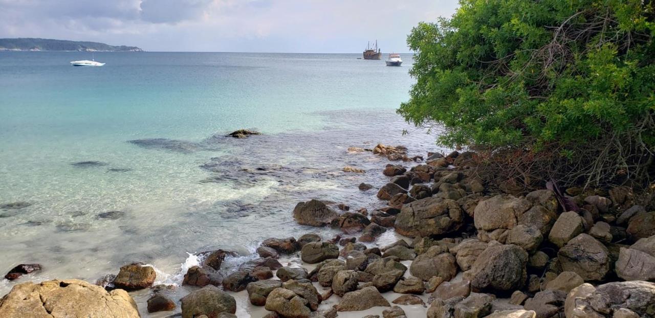 Apartamento Frente Mar Com 02 Suites บอมบินญัส ภายนอก รูปภาพ